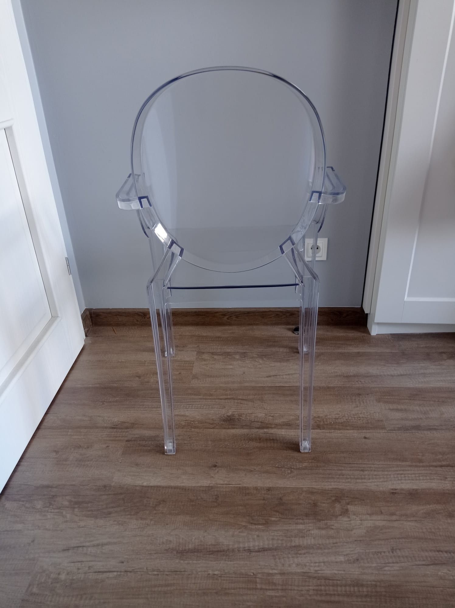Krzesło Royal inspirowane Louis Ghost transparentne
