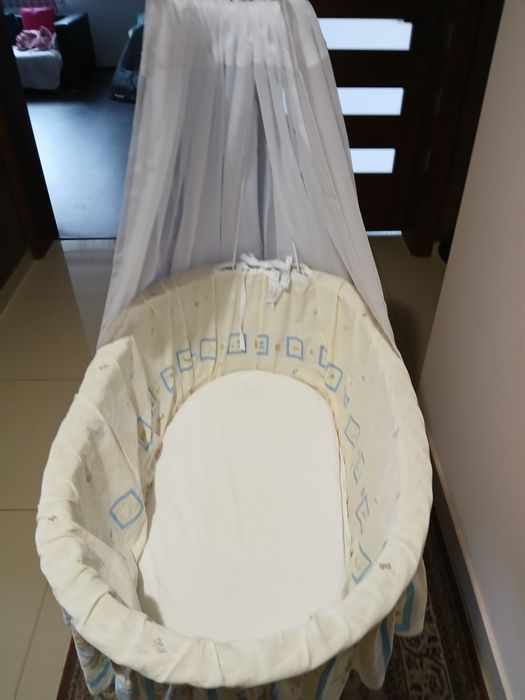 Kosz Mojżesza wiklinowy na kółkach