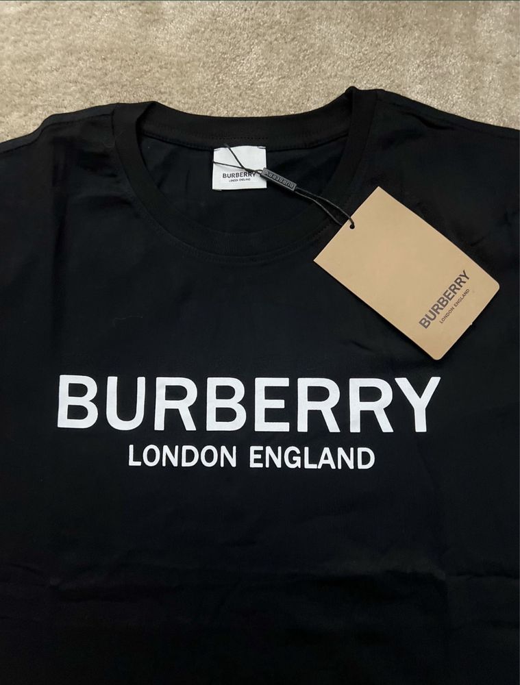 Tshirt Burberry Preta (M)