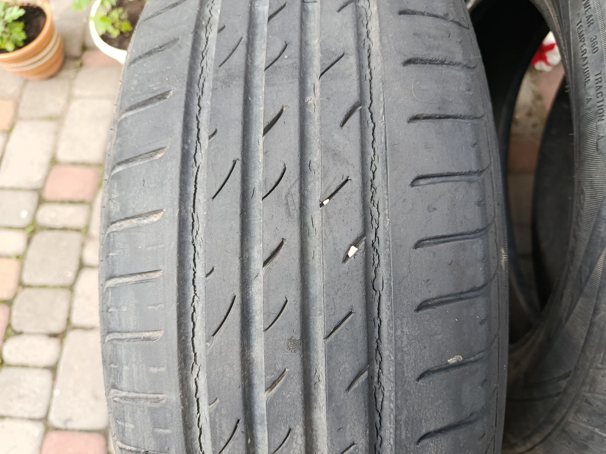 Резину 215/65  R16
