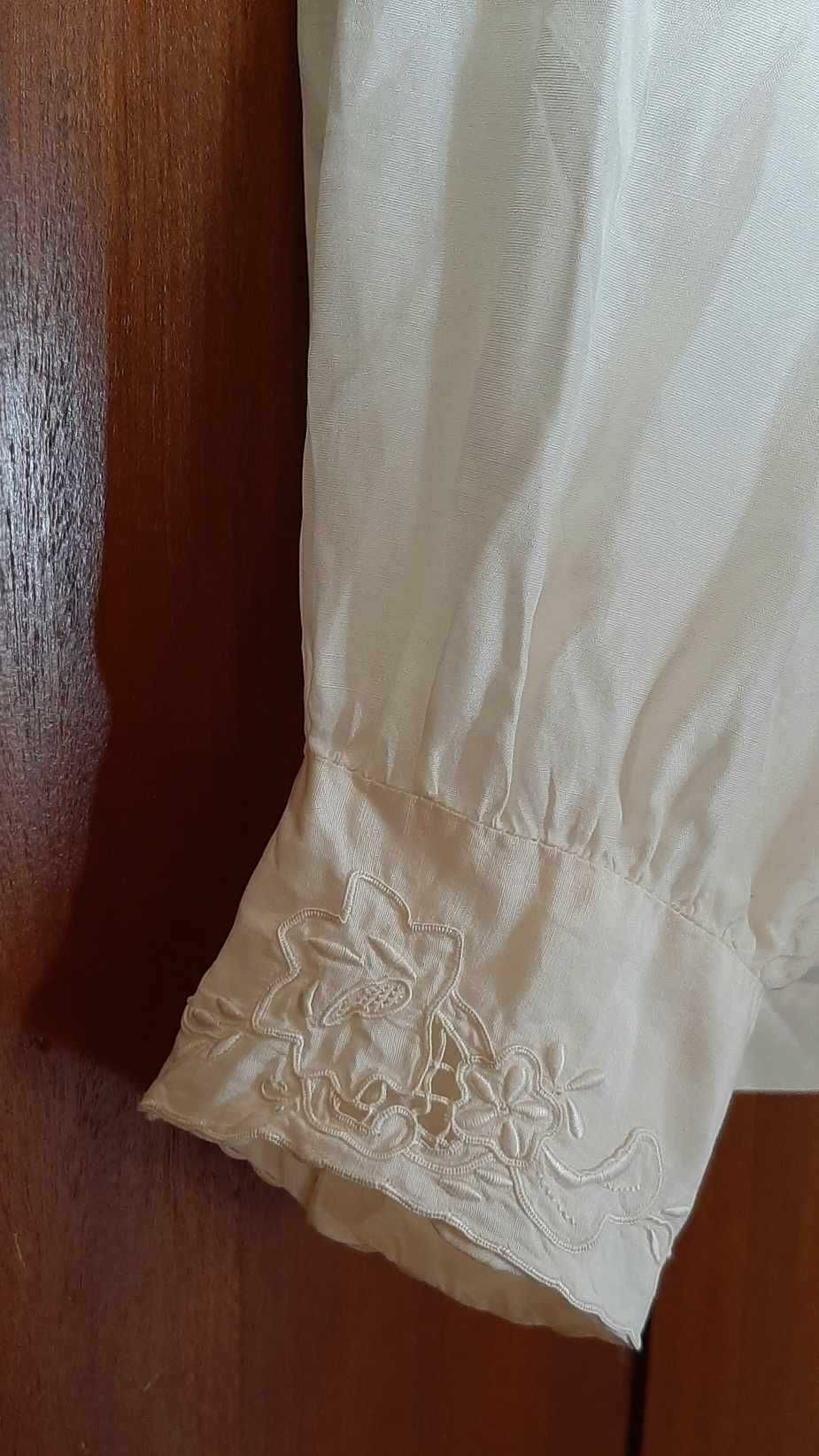 Blusa vintage de seda bege bordada à mão