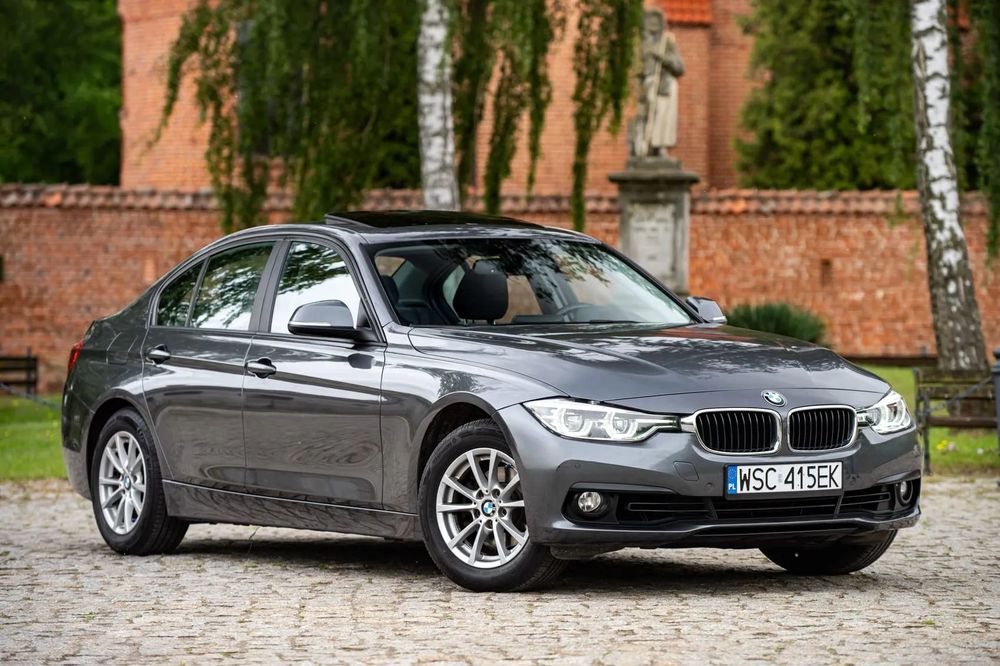 BMW Seria 3 BMW 318 Benzyna  130tys przebieg  Sedan Zadbane auto  Zamienie