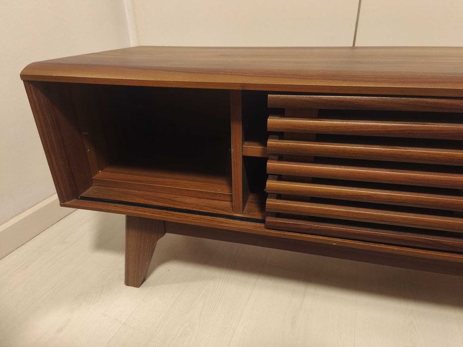 Movel TV Castanho, Marca Kinda