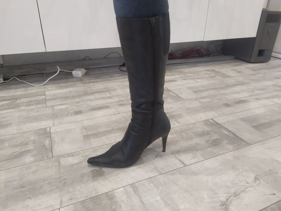 Buty Stradivarius, zamsz, wysoki obcas oraz kozaczki czarne But-S