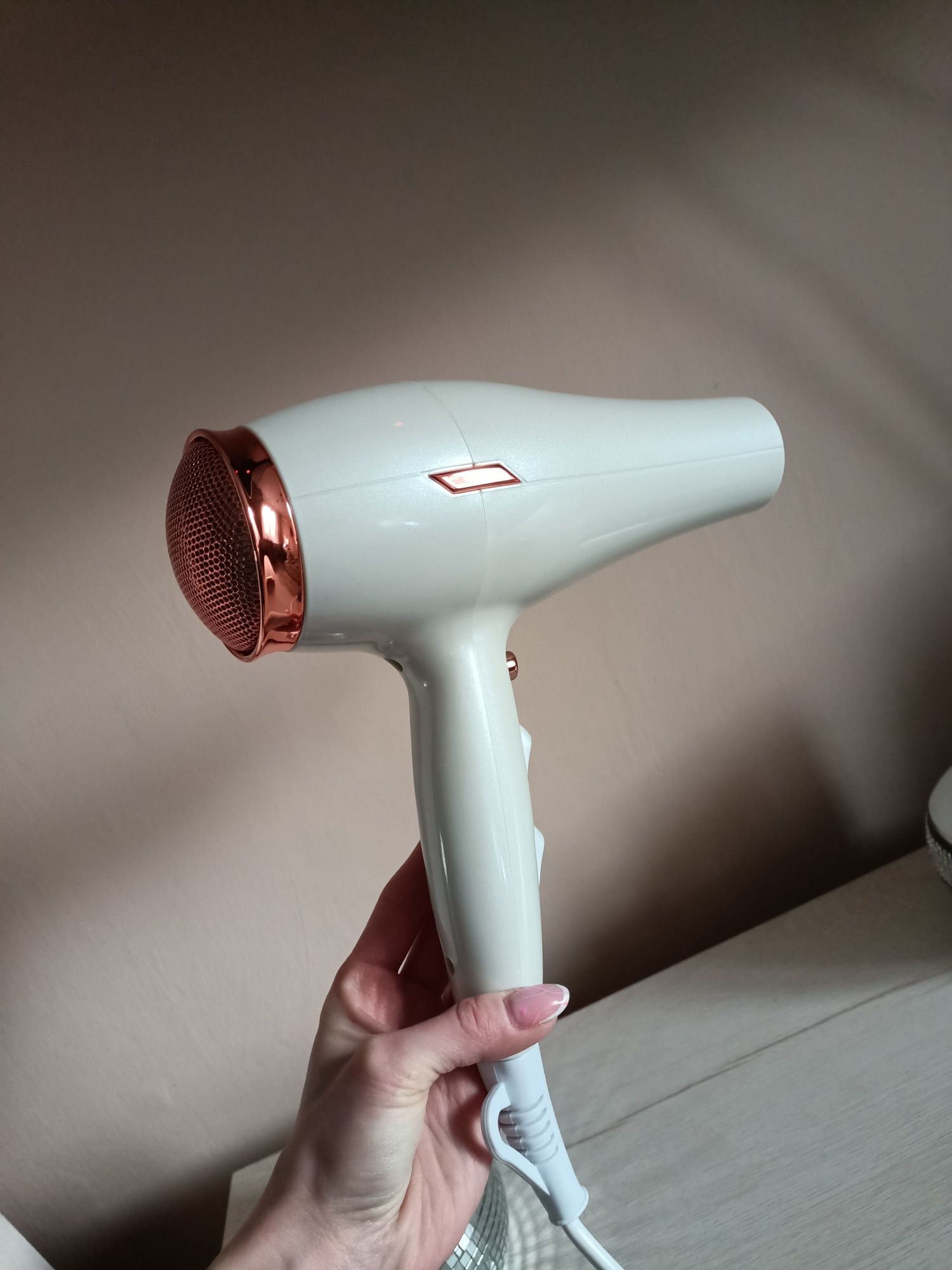 Lekka suszarka do włosów Lily England Deluxe Hair Dryer Rose Gold