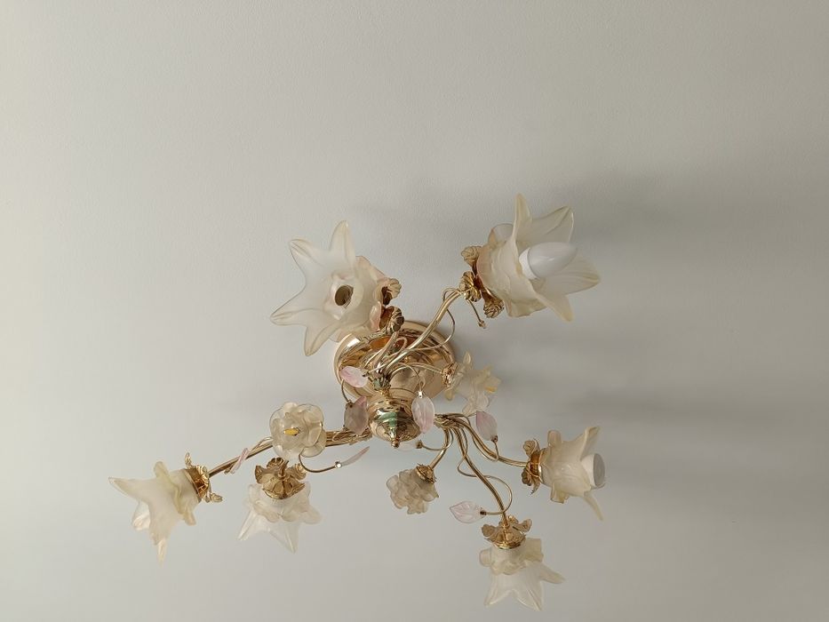 Продам люстру світильник