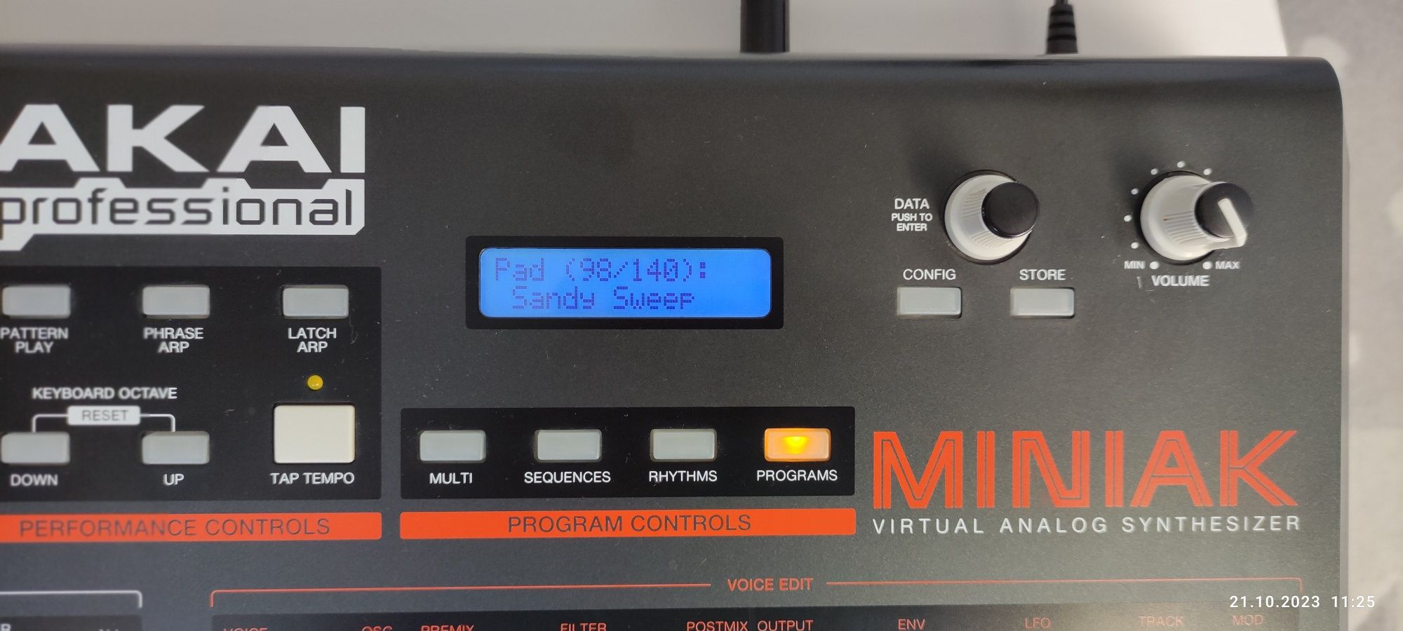 Akai miniak Virtualny analog