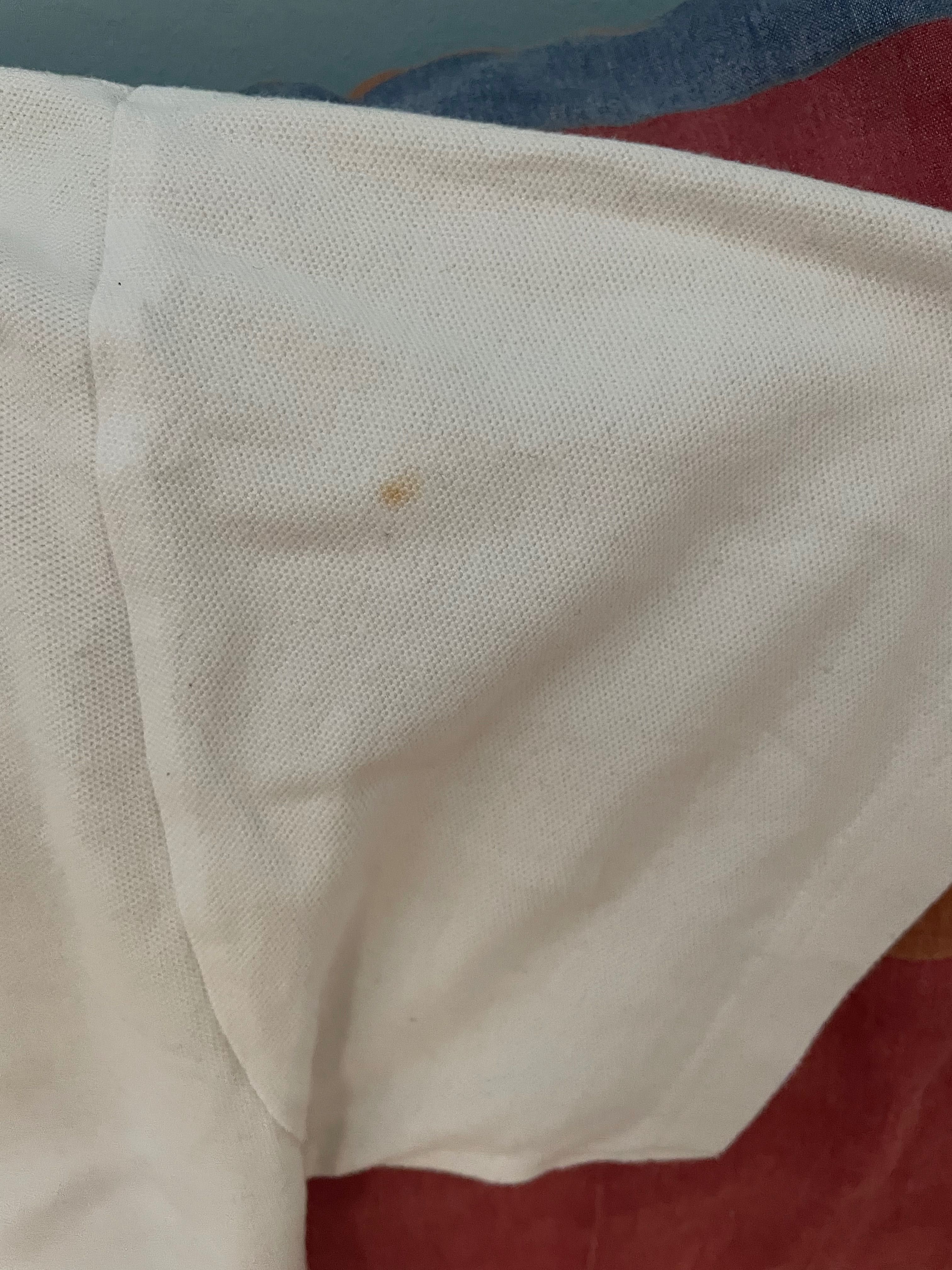 Polo/sweat branco com símbolo colorido