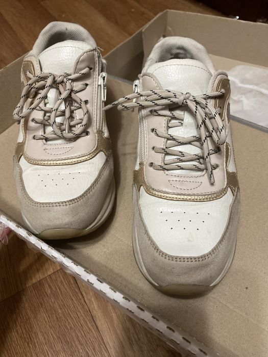 Жіночі або дитячі кросівки нові 36р. 23,5 см
