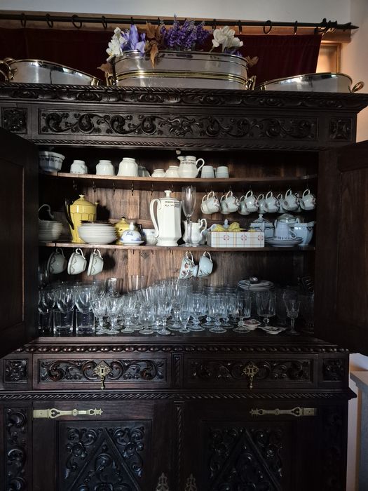 Louceiro antigo em madeira maciça entalhada – estilo renascentista, co