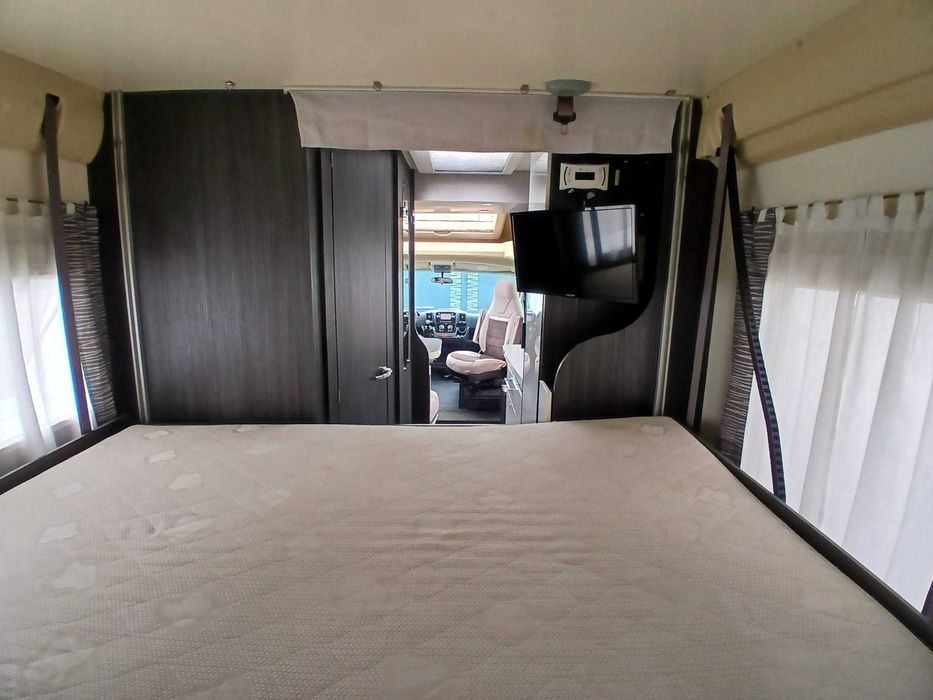 Benimar Mileo 282 — lounge XXL com camas basculantes