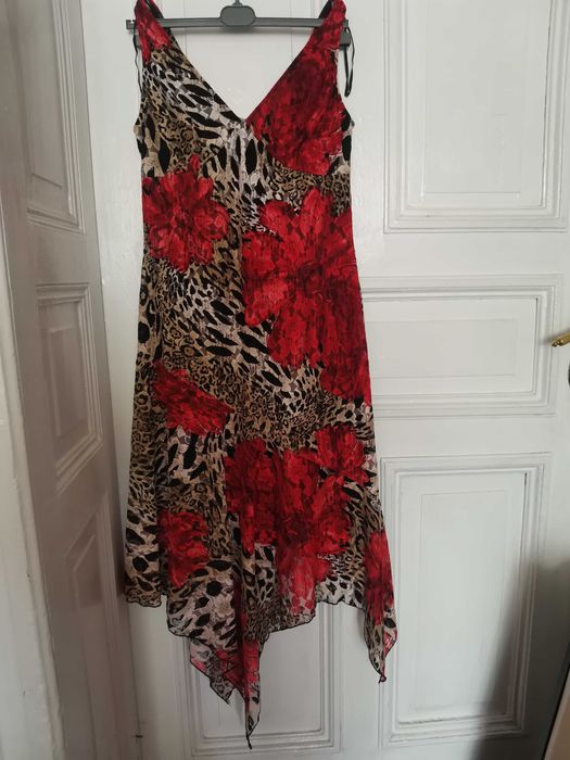 Koronkowa sukienka w kwiaty