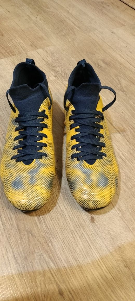 Buty sportowe, korki Huari