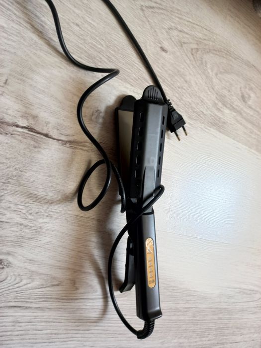 Утюжок для волос выпрямитель