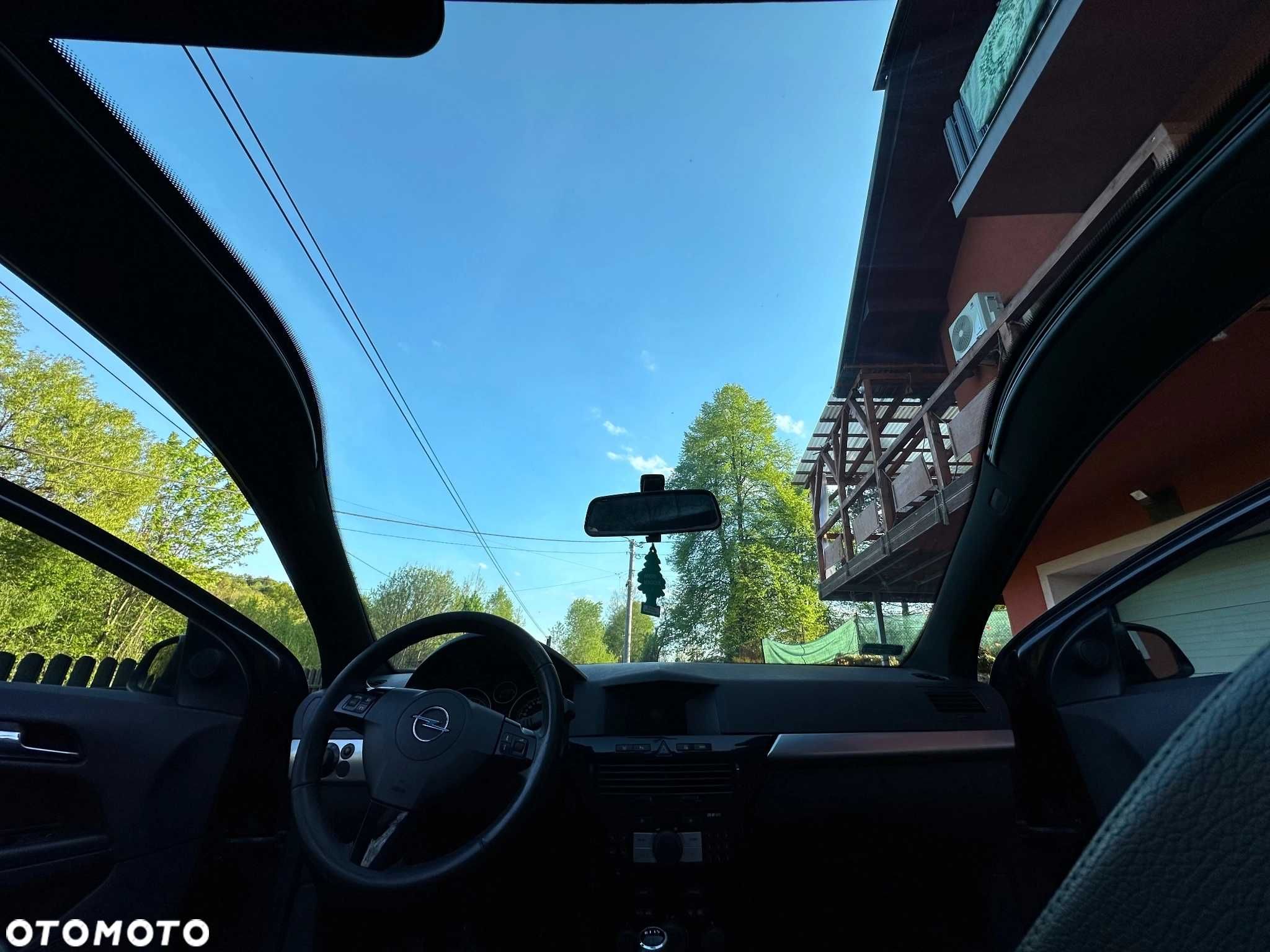 Opel Astra H GTC *panorama*