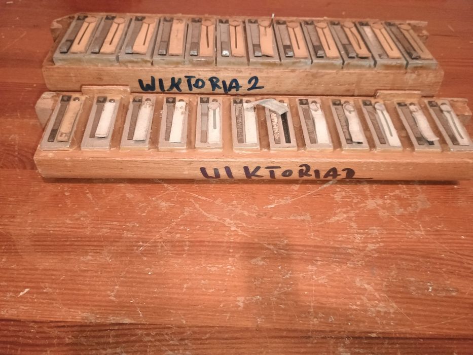 Akordeon Wiktoria ll 80bas Bułgarii głosy basowe