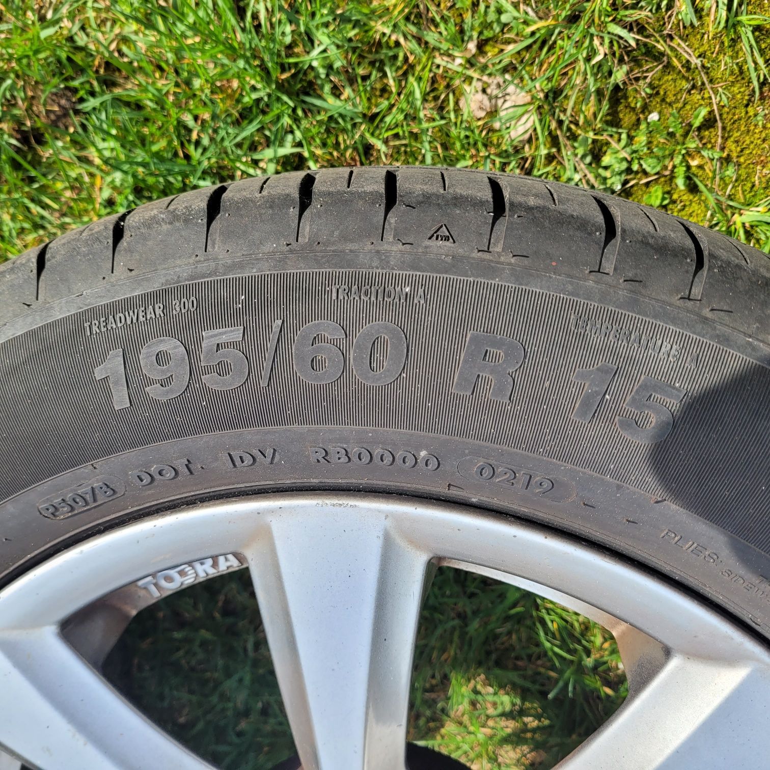 Sprzedam 4 opony Alnac 4g w rozmiarze 195/60 r15 H88 na felgach alu