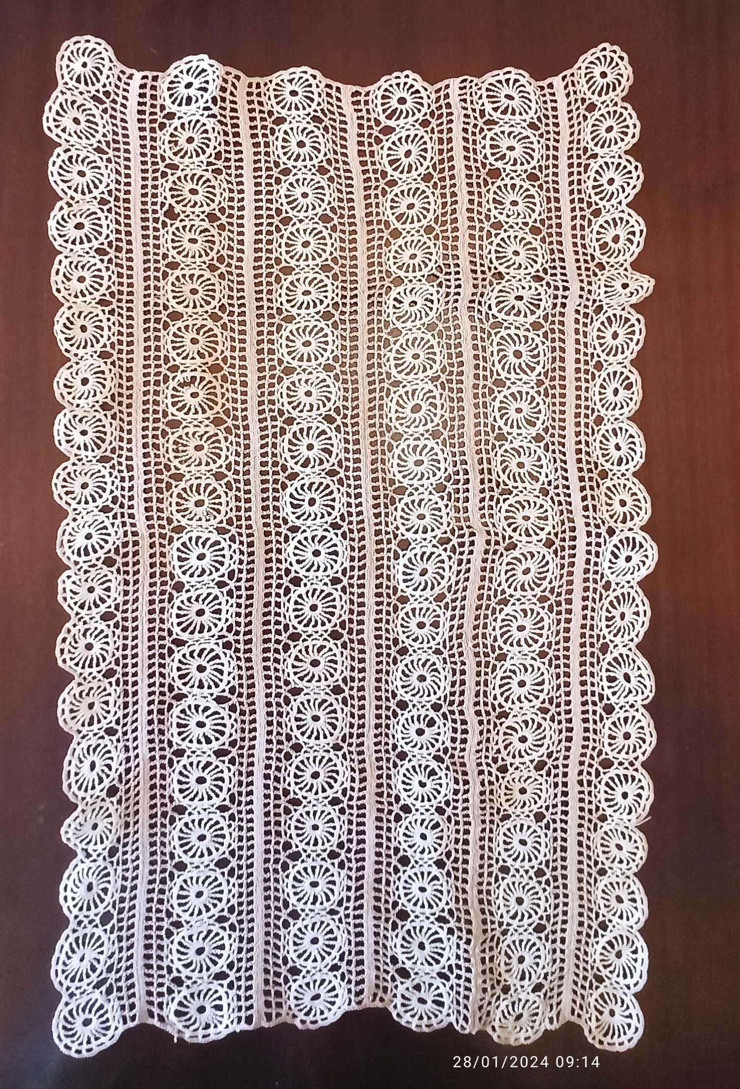 Naperon de crochet antigo, feitos à mão, de cor cru