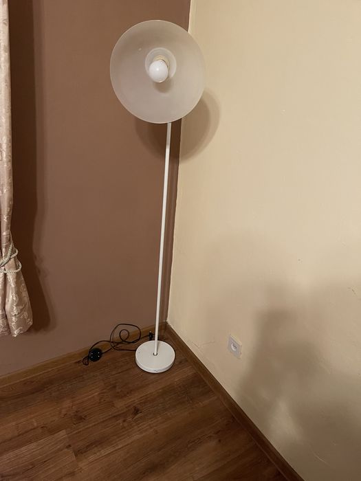 Lampa biała do salonu