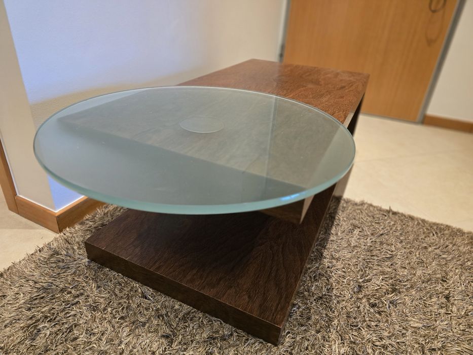 Mesa de apoio em Sucupira e vidro