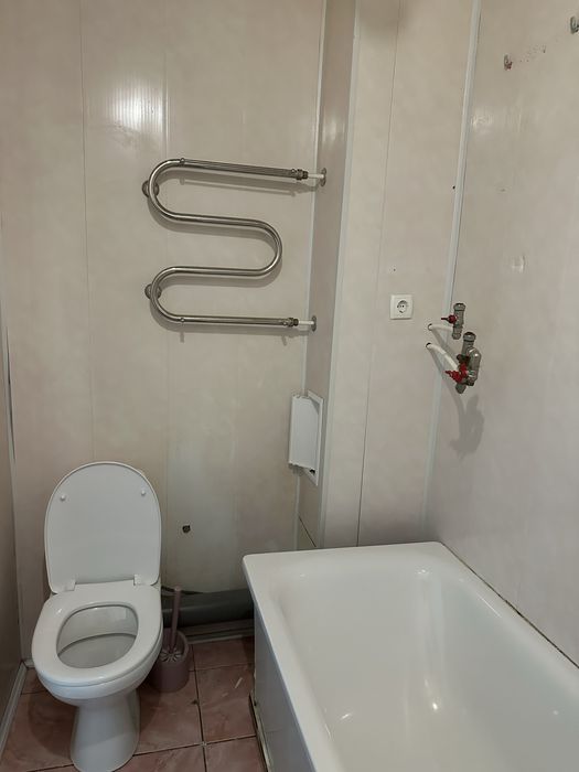 Продається тепла 2-кімнатна квартира м.Кривий Ріг , Інгулецький р-н