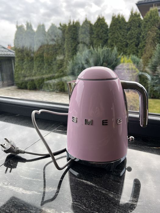 Czajnik SMEG różowy