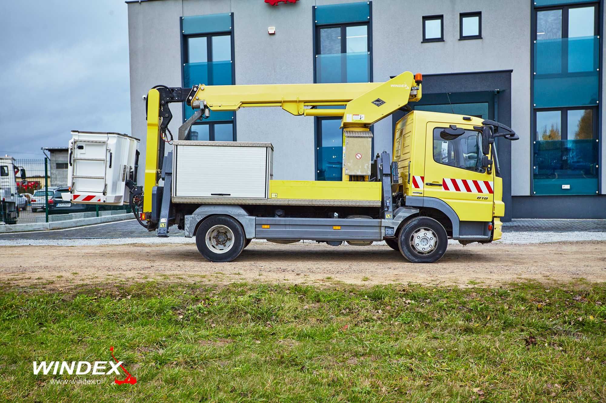Podnośnik koszowy Versalift VT-51-NF z izolowanym koszem