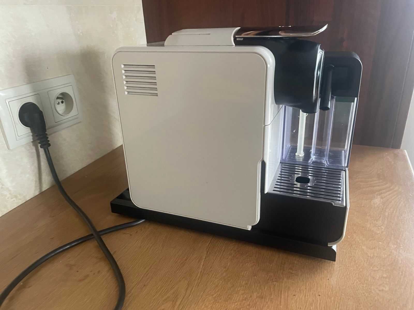 Ekspress kapsułkowy do kawy DeLonghi EN.550.W
