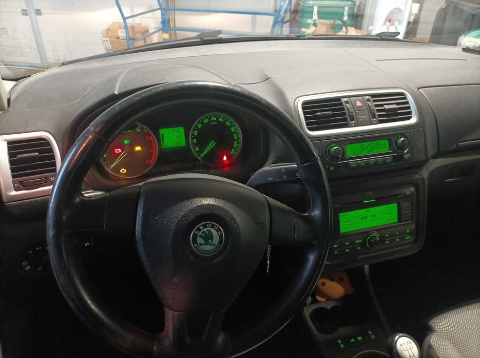 Skoda Fabia 1,6 MPI klimatronik grzane fotele skrętne światła 188 tkm
