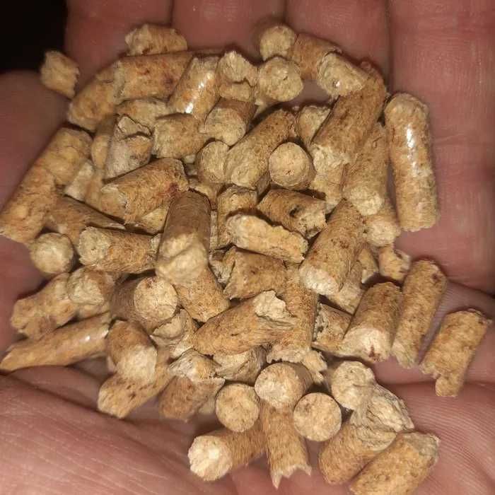 Pellet drzewny w atrakcyjnej cenie – Opał z drewna z transportem!