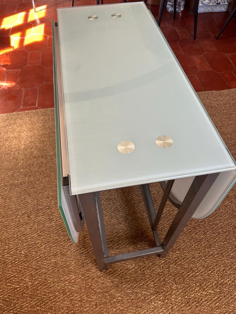 Mesa de vidro rebativel