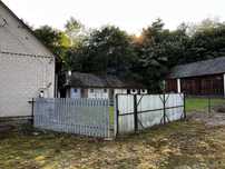 Działka z domem i zabudowaniami gospodarczymi