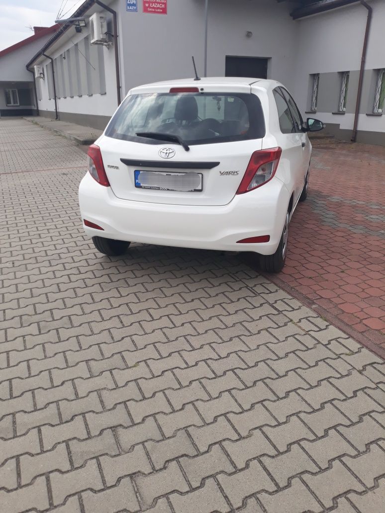 Toyota Yaris 1.0 benzyna 2012 rok.