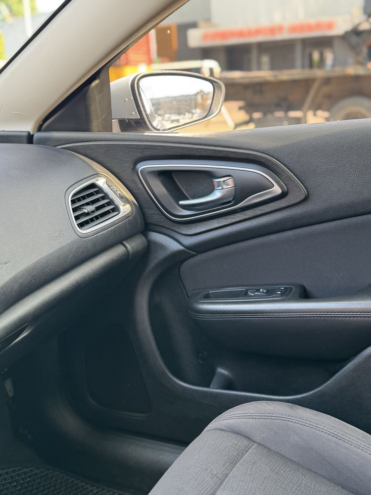 Продам Chrysler 200