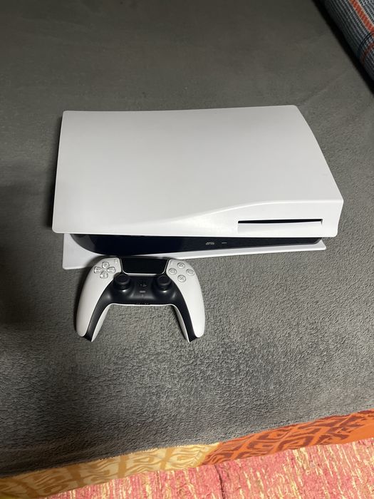 PS5 1TB com controle pouco usada e em otimo estado