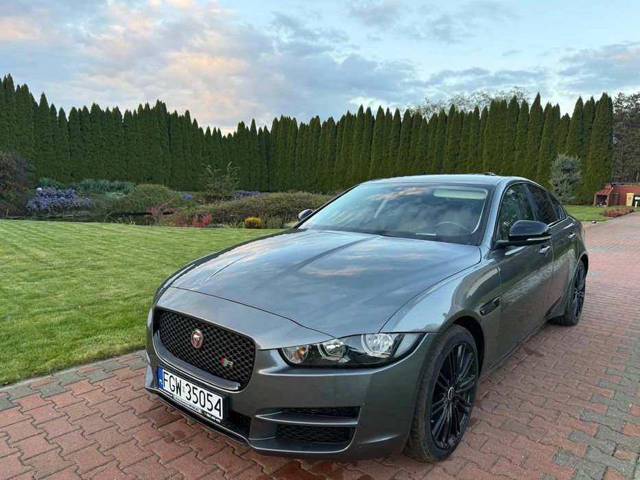 Jaguar XE Super stan