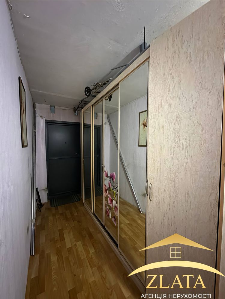 Продаж 3-к квартири на Космосі