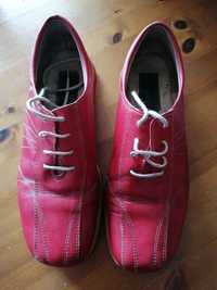 Sapatos em Pele vermelhos