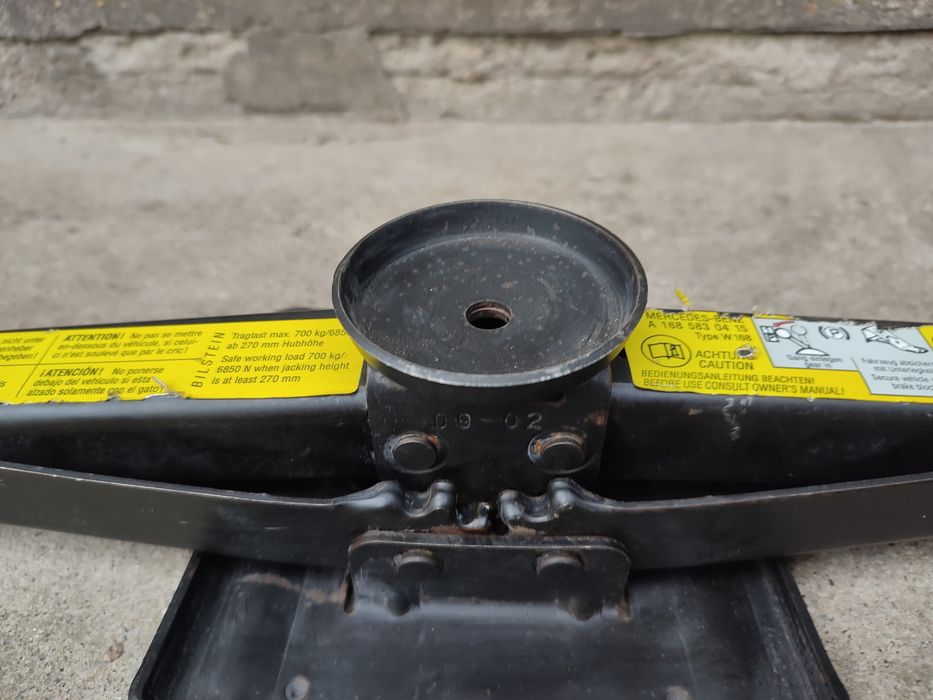 Домкрат Mercedes A class w168 B class w245