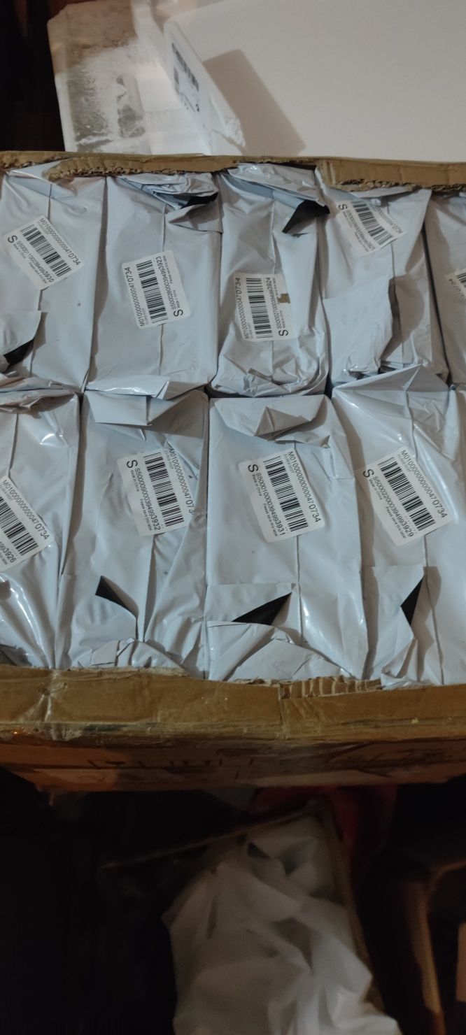 Stock de loja de autorradios centenas de unidades