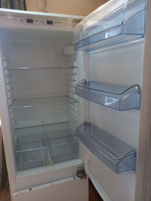 Холодильник встраиваемый AEG два компрессора, ул. Передовая