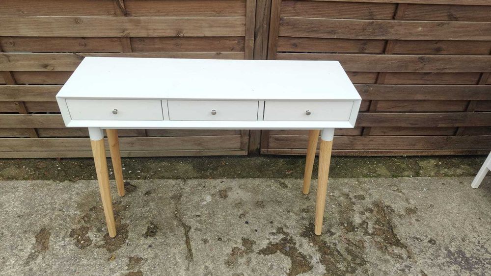 Toaletka biała styl skandynawski