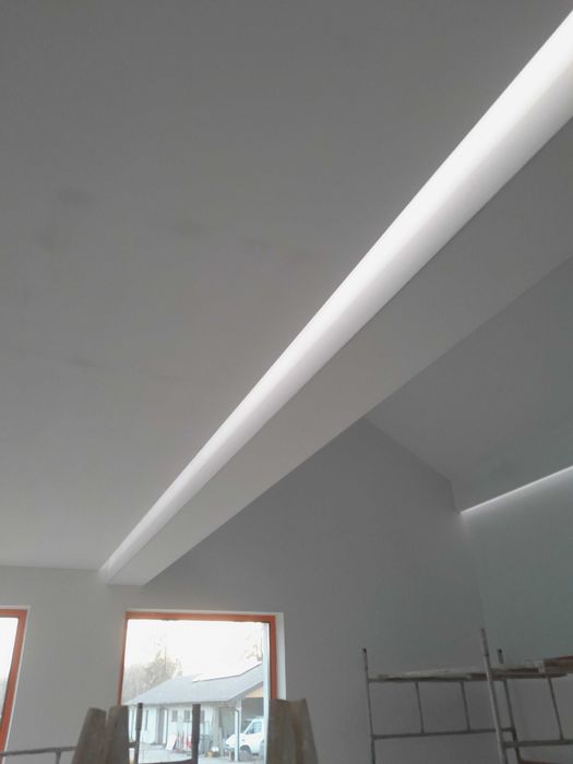 Tynki cementowo wapienne,gładzieSufity podwieszane,adaptacja poddaszy.