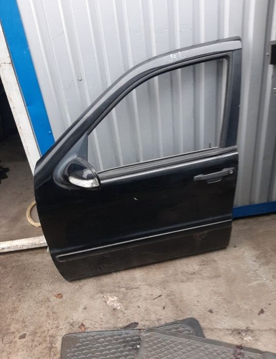 Двері дверка дверь передня ліва Mercedes ML 270 w163