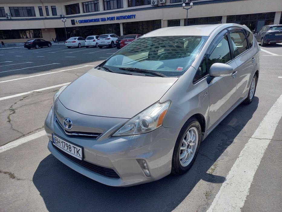 Toyota Prius V универсал 2014