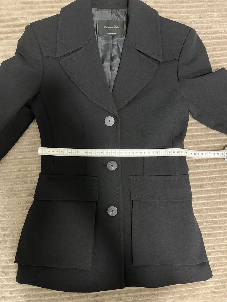 Чорний приталений піджак з карманами massimo dutti, розмір 34 (xs)