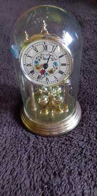 Zegar Hermle z przezroczystą kopułą