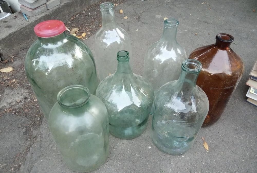 Бутылки для вина.