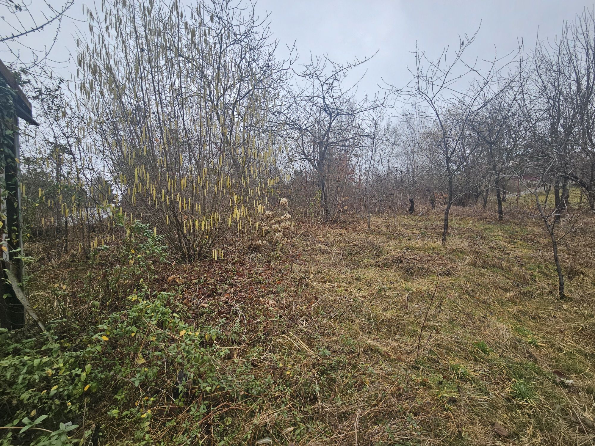 Продається ділянка при асвальті , в місті