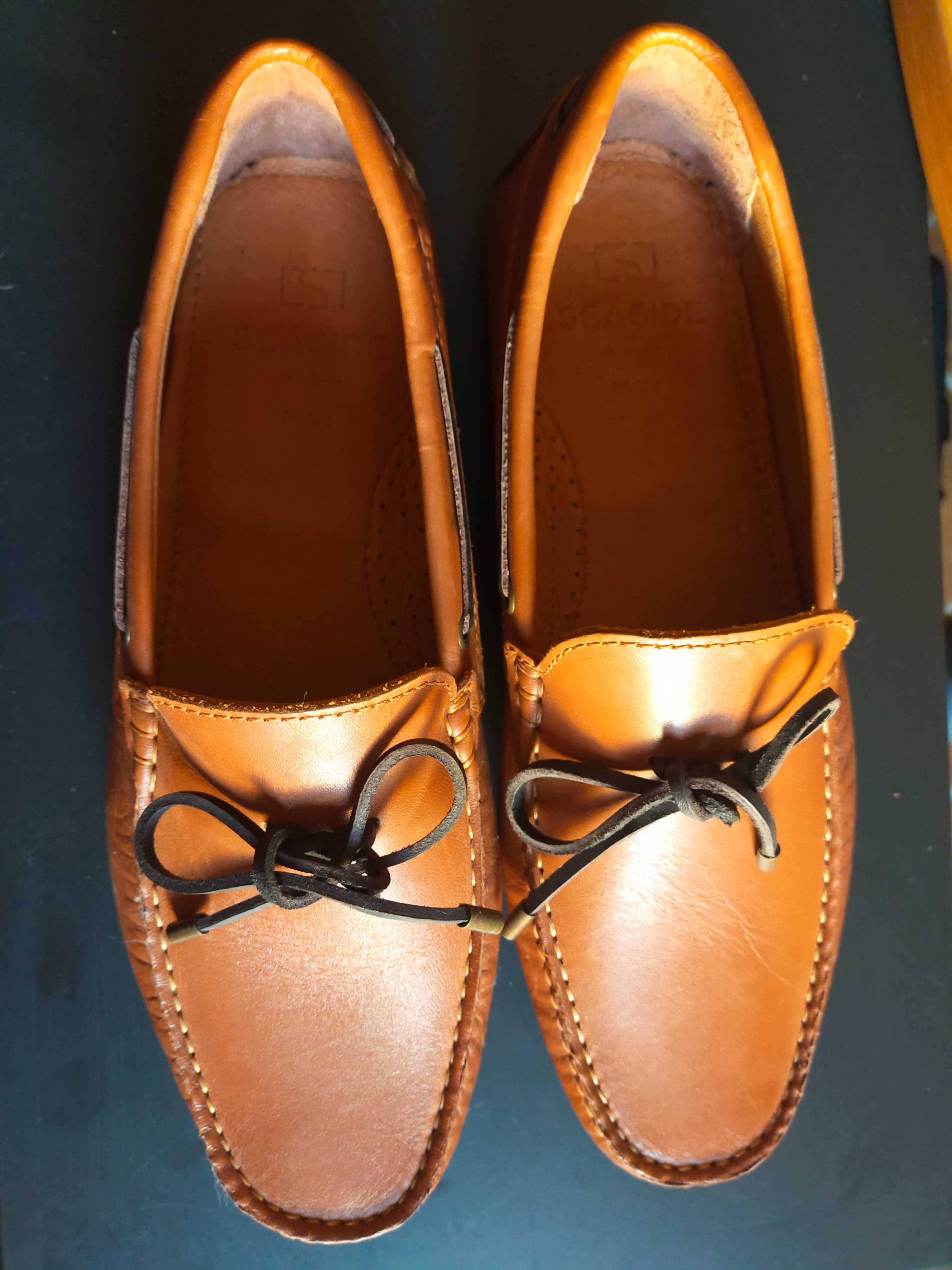 2 Pares de Sapatos Novos de Pele - Nº42 - Marca Seaside